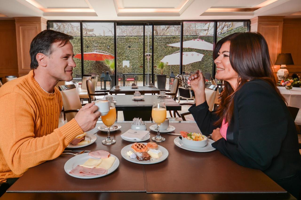 Diplomatichotel Mendoza Dış mekan fotoğraf Breakfast at the hotel